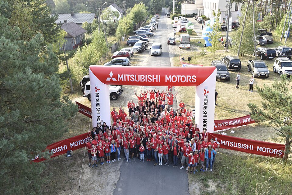 Grafika poglądowa I Zlot Mitsubishi