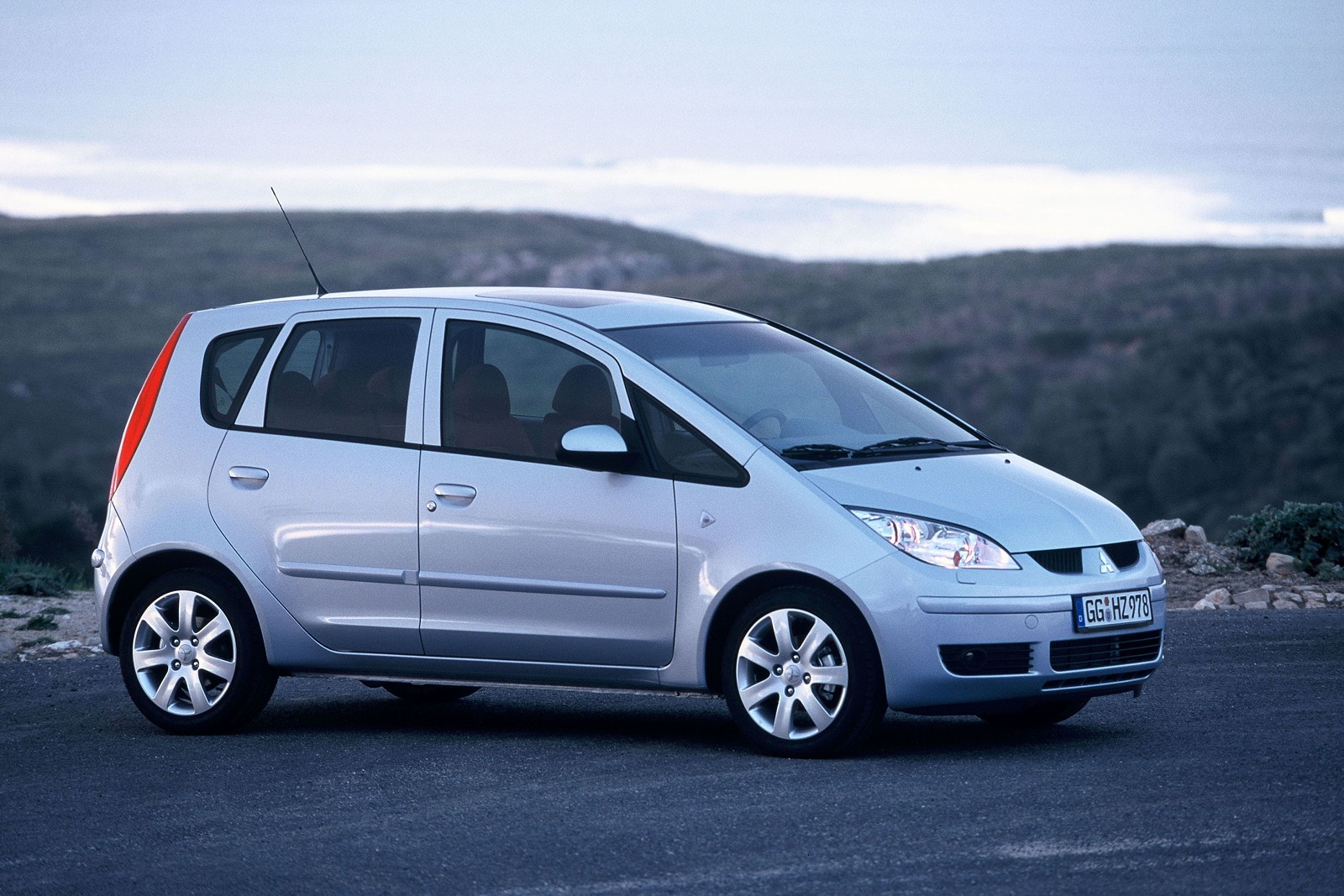 mitsubishi_colt_2004.jpg [762.22 KB]