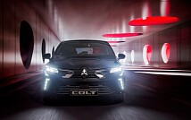 mitsubishi_colt_2023_czerwony_przod_noc.jpg