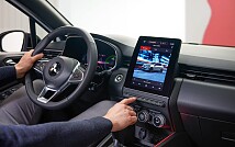 mitsubishi_colt_2023_srodek.jpg