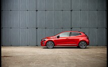 mitsubishi_colt_2023_czerwony_bok.jpg