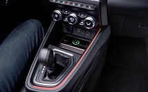 mitsubishi_colt_2023_tunel_srodkowy.jpg